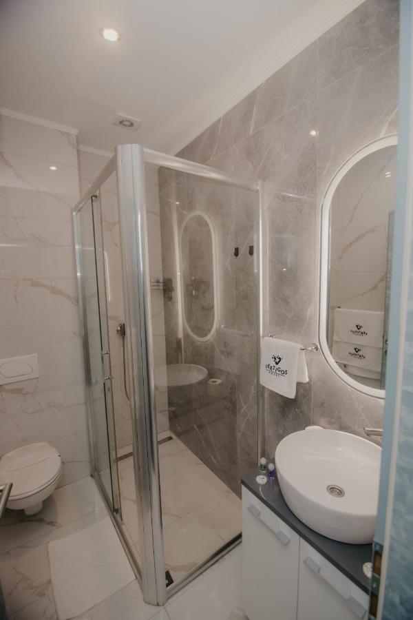Hotel Vertigos Tuzla Esterno foto