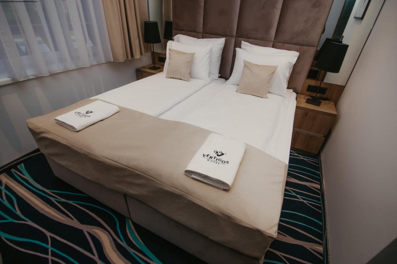 Hotel Vertigos Tuzla Esterno foto